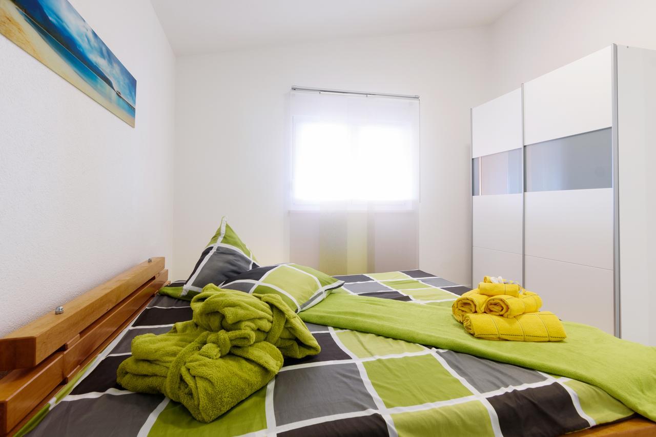 Studio Apartment Maslina Gornji Karin Exterior photo