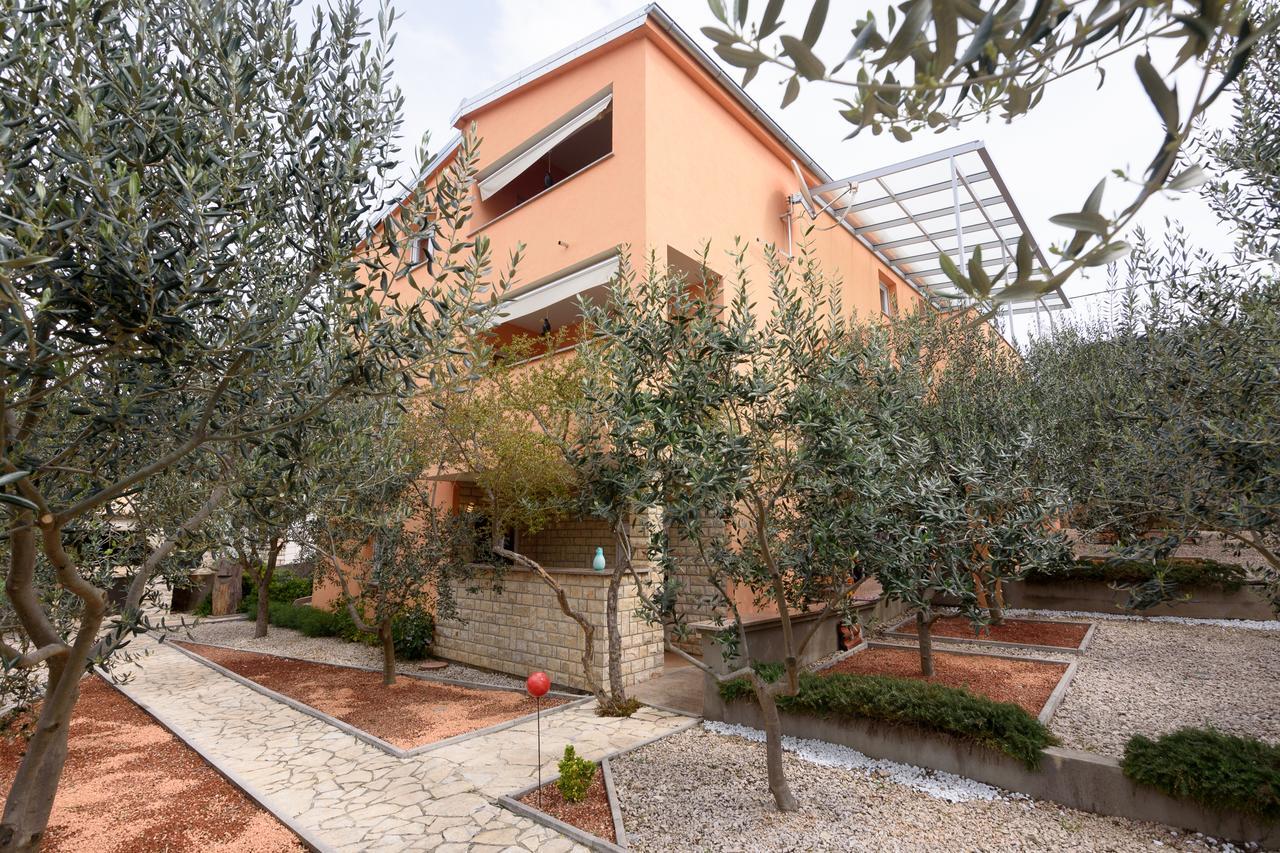 Studio Apartment Maslina Gornji Karin Exterior photo